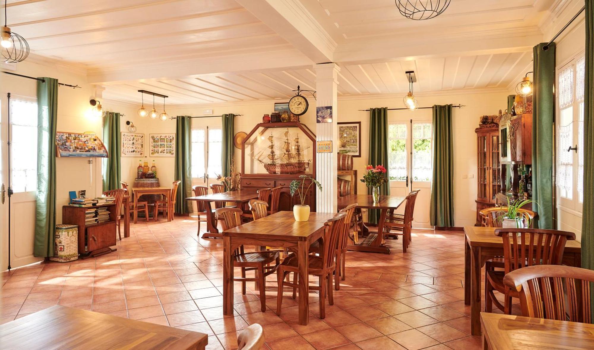 Relais Des Gouverneurs サラジー エクステリア 写真
